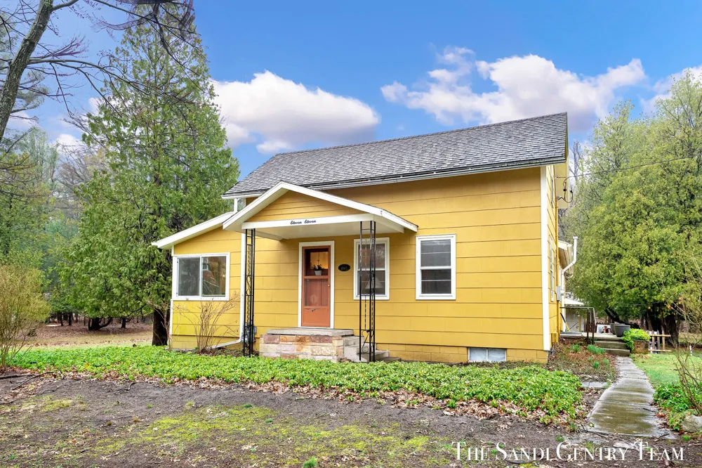 1111 2nd Street Pentwater, MI 49449