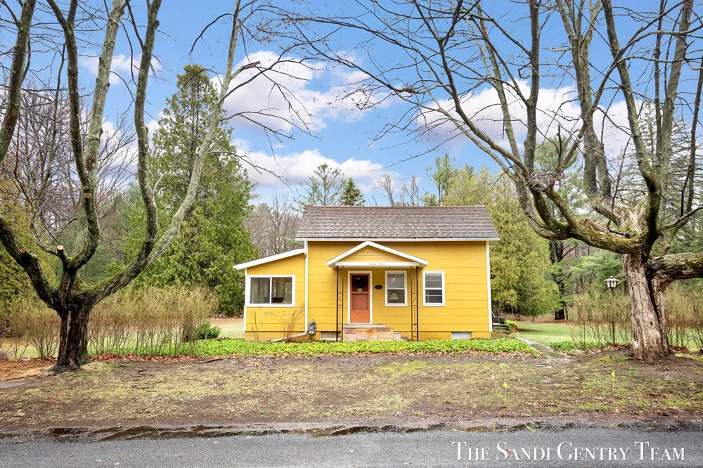 1111 2nd Street Pentwater, MI 49449