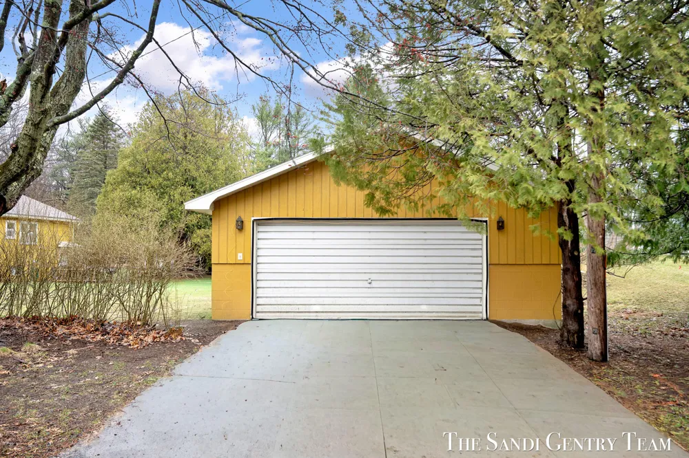 1111 2nd Street Pentwater, MI 49449