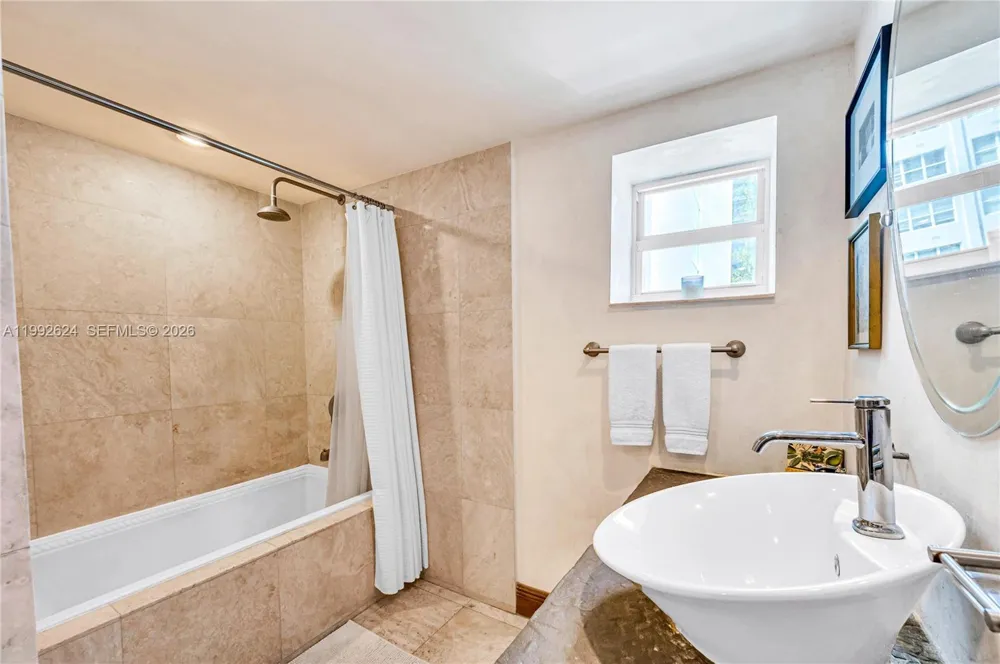 1228 West Ave #209 Miami Beach, FL 33139