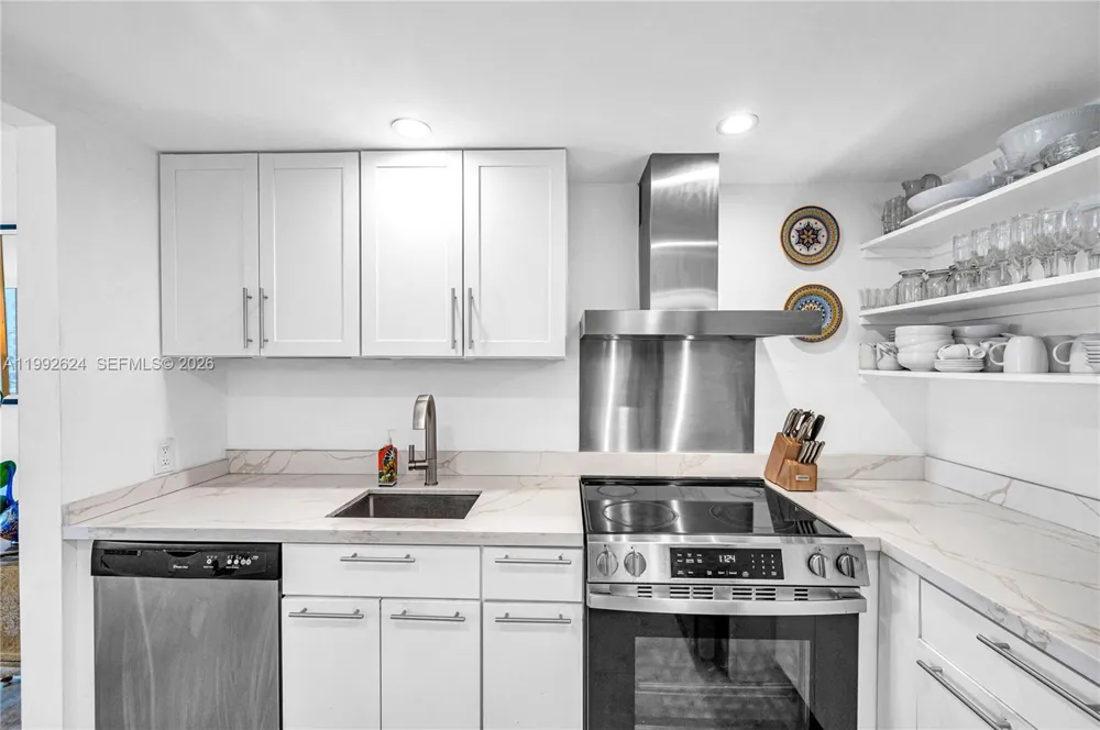 1228 West Ave #209 Miami Beach, FL 33139