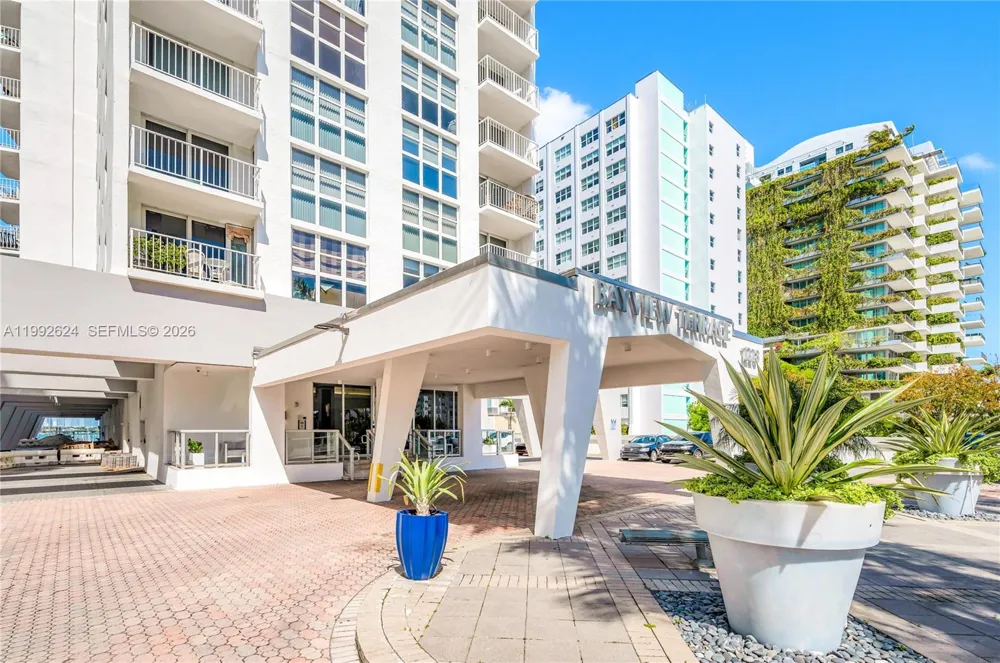 1228 West Ave #209 Miami Beach, FL 33139
