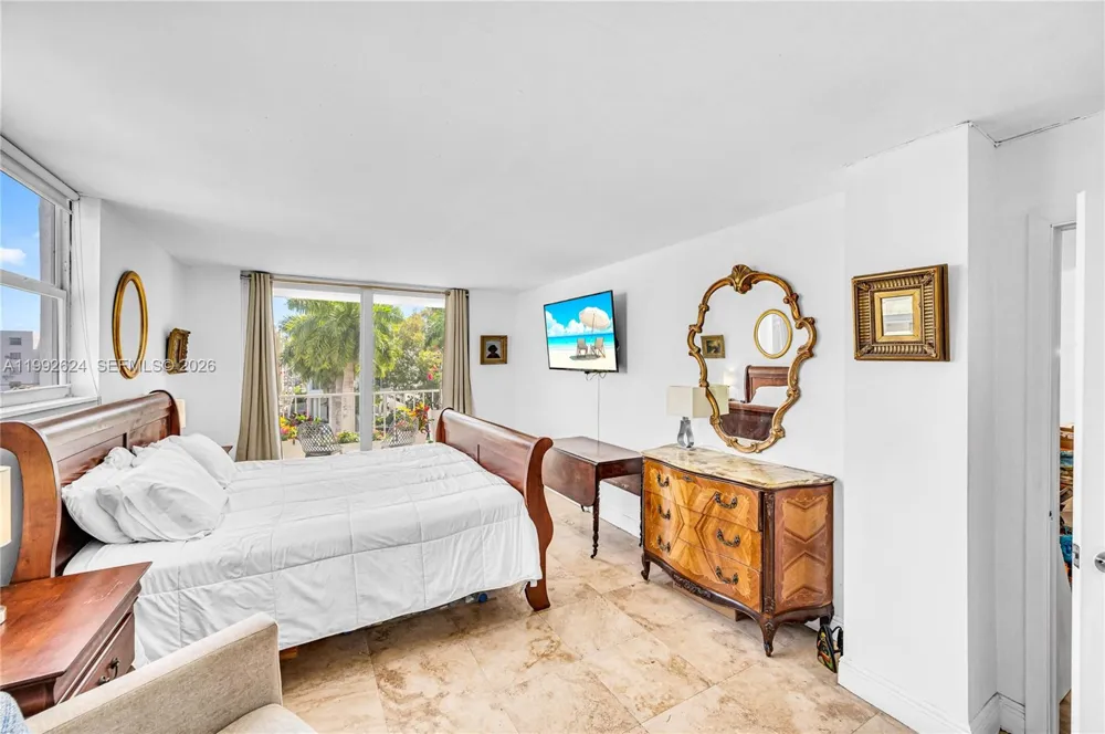 1228 West Ave #209 Miami Beach, FL 33139