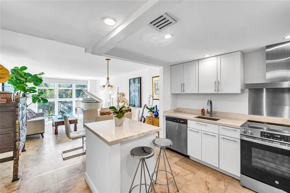 1228 West Ave #209 Miami Beach, FL 33139