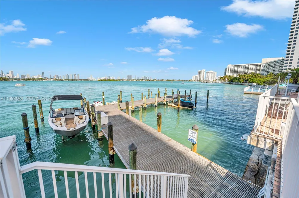 1228 West Ave #209 Miami Beach, FL 33139