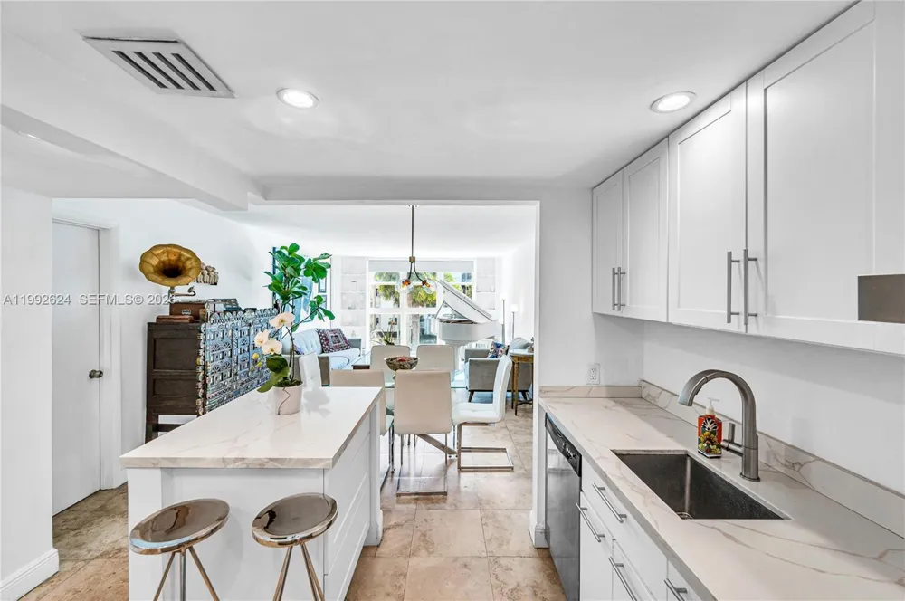 1228 West Ave #209 Miami Beach, FL 33139