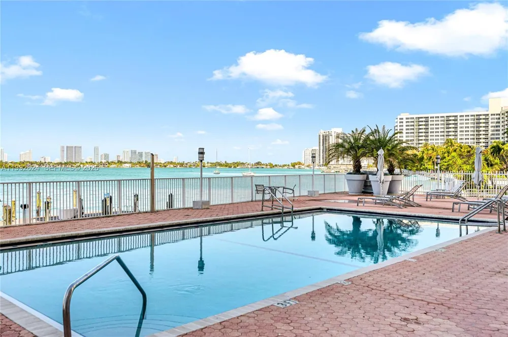 1228 West Ave #209 Miami Beach, FL 33139