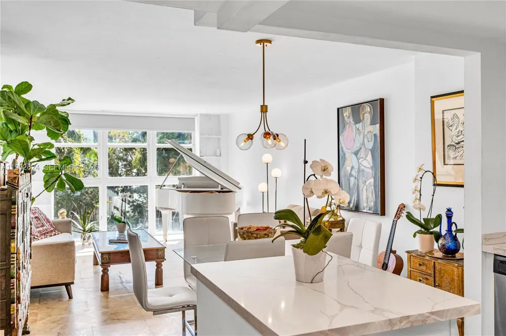 1228 West Ave #209 Miami Beach, FL 33139