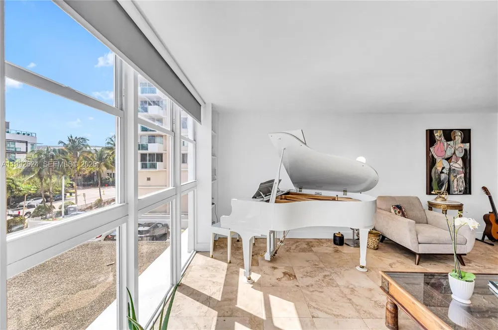 1228 West Ave #209 Miami Beach, FL 33139