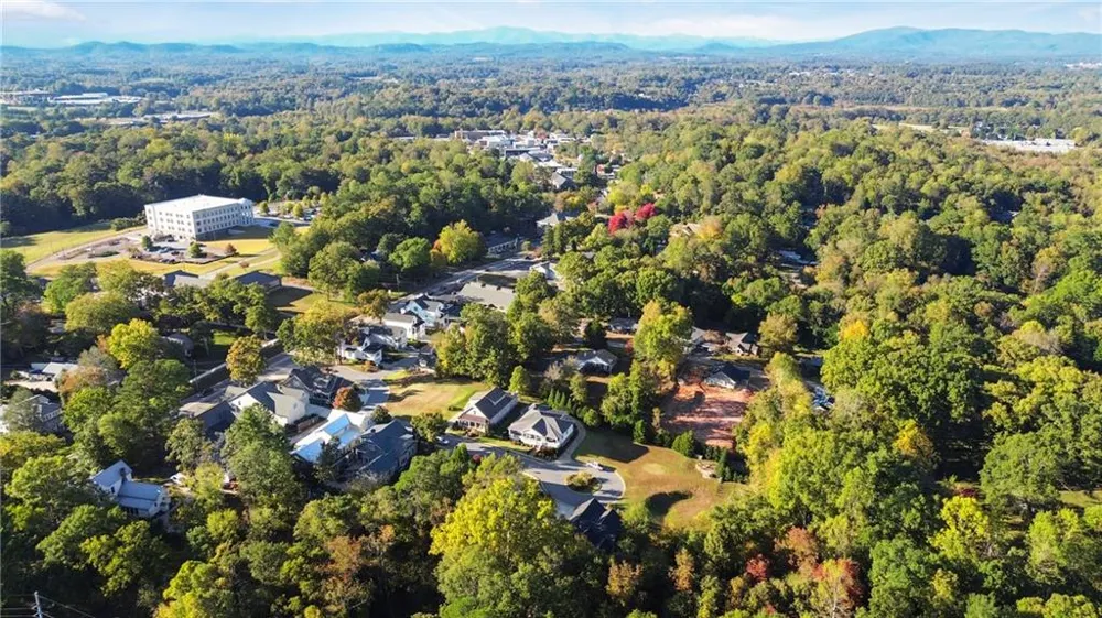 148 Village Drive Clarkesville, GA 30523