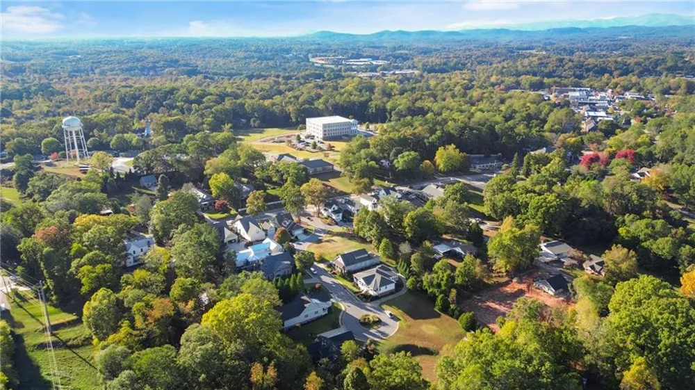 148 Village Drive Clarkesville, GA 30523