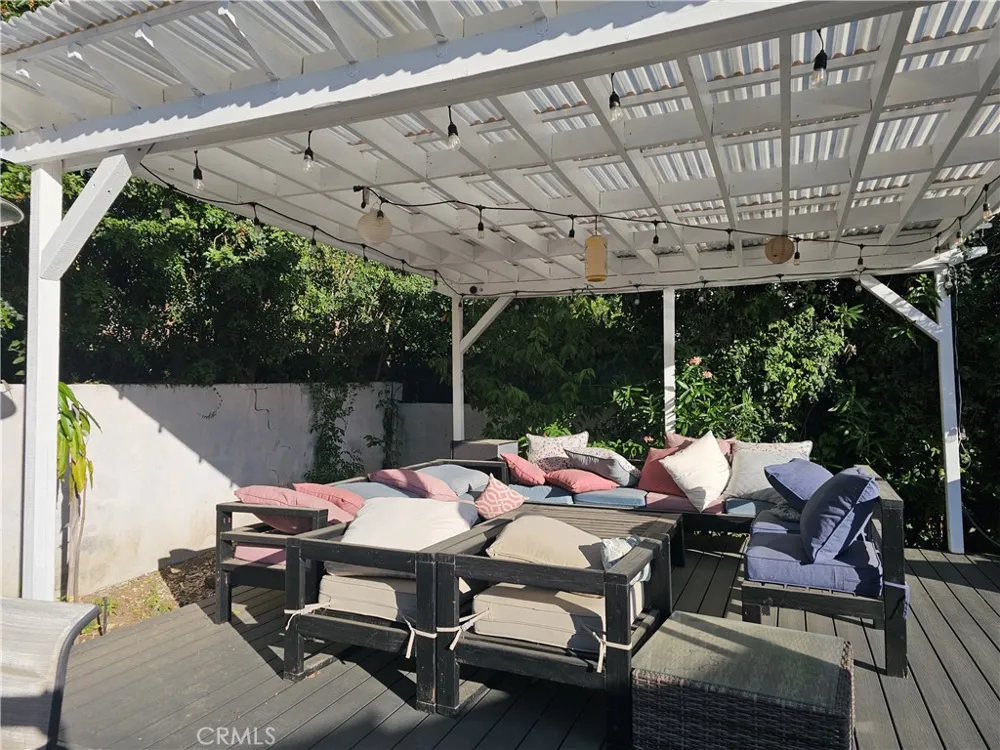 6474 Conifer Street Oak Park, CA 91377