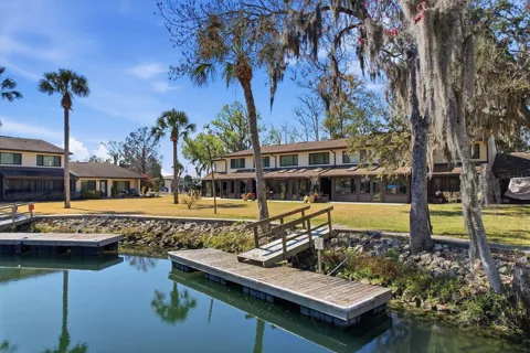 1637 SE PARADISE CIRCLE #204