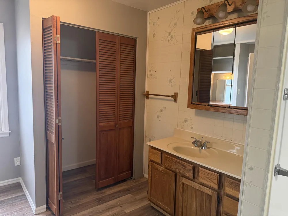 26700 Grandmont Street Roseville, MI 48066