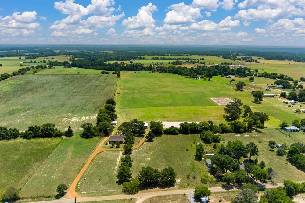 384 County Road 1875 Grapeland, TX 75844