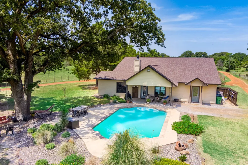 384 County Road 1875 Grapeland, TX 75844