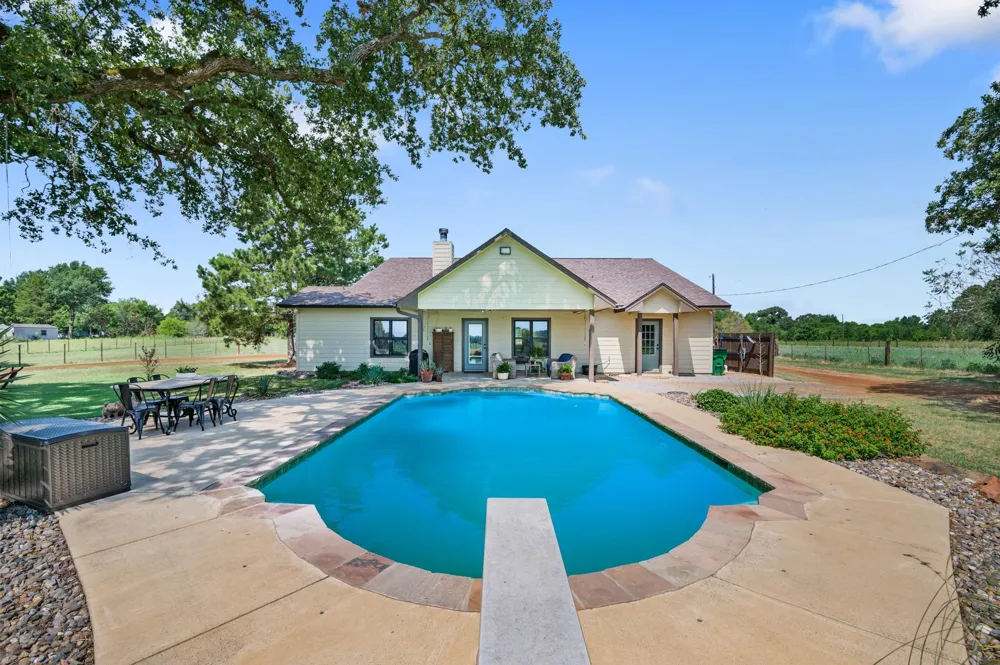 384 County Road 1875 Grapeland, TX 75844