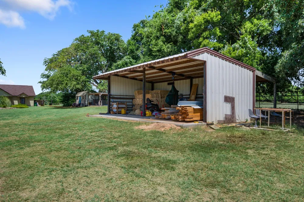 384 County Road 1875 Grapeland, TX 75844