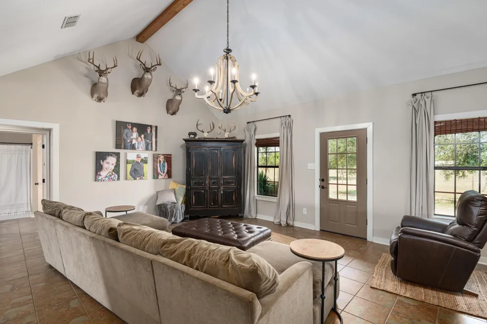 384 County Road 1875 Grapeland, TX 75844