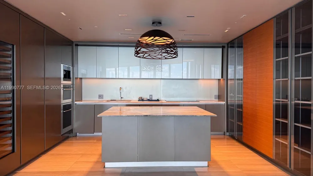 18975 Collins Ave #2500 Sunny Isles Beach, FL 33160