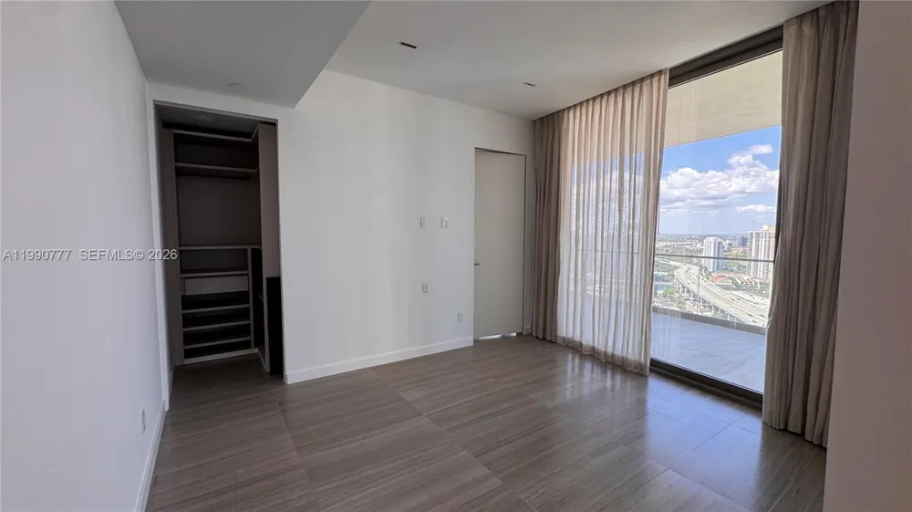 18975 Collins Ave #2500 Sunny Isles Beach, FL 33160