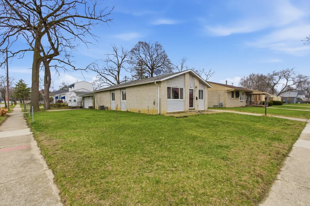 170 Beyne Street Mt Clemens City, MI 48043