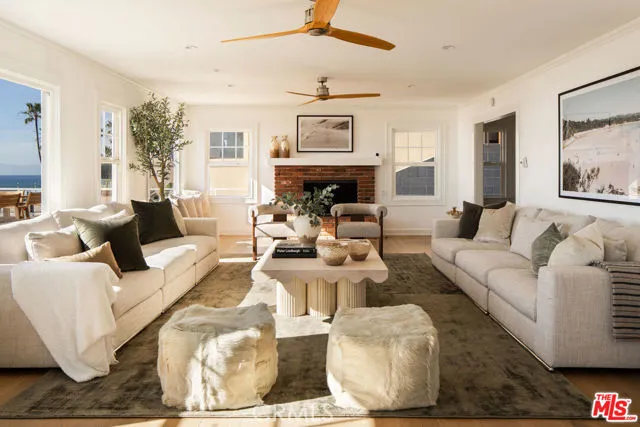 1000 The Strand Manhattan Beach, CA 90266