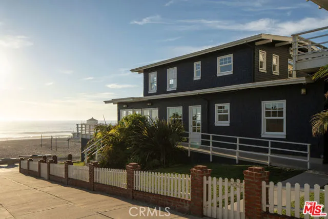 1000 The Strand Manhattan Beach, CA 90266