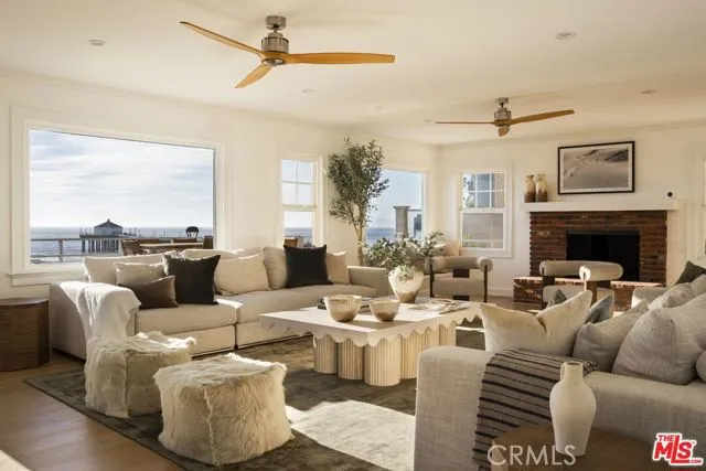 1000 The Strand Manhattan Beach, CA 90266