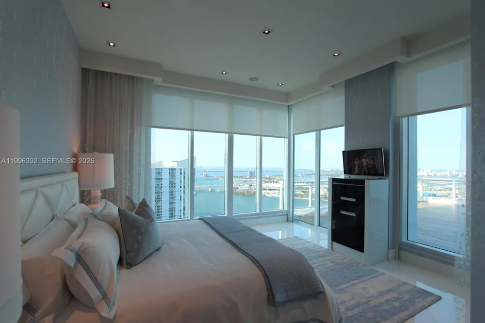 900 Brickell Key Blvd #PH3403 Miami, FL 33131