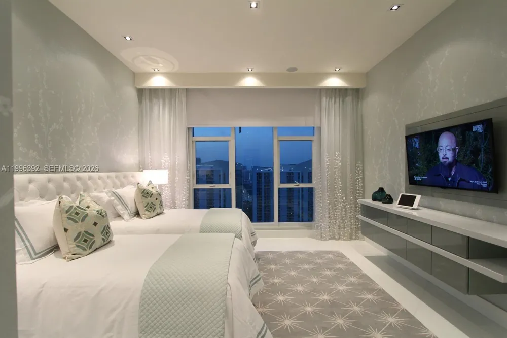 900 Brickell Key Blvd #PH3403 Miami, FL 33131