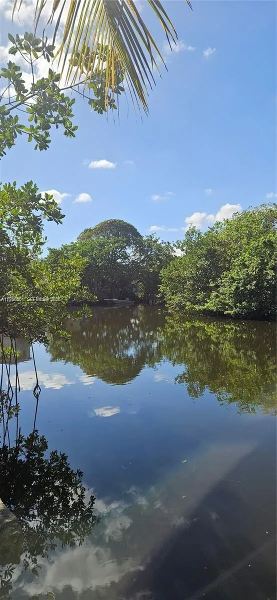 24 NW Avenue Fort Lauderdale, FL 33311