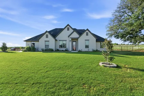 1016 Paradise Parkway