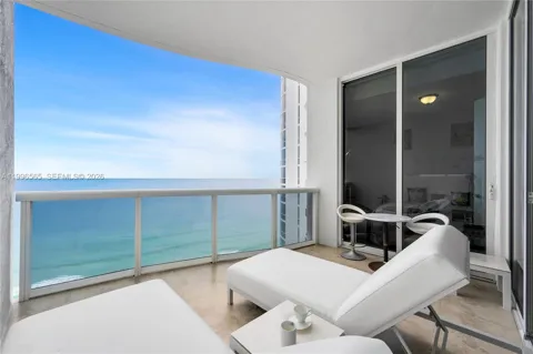 15901 Collins Ave #2104
