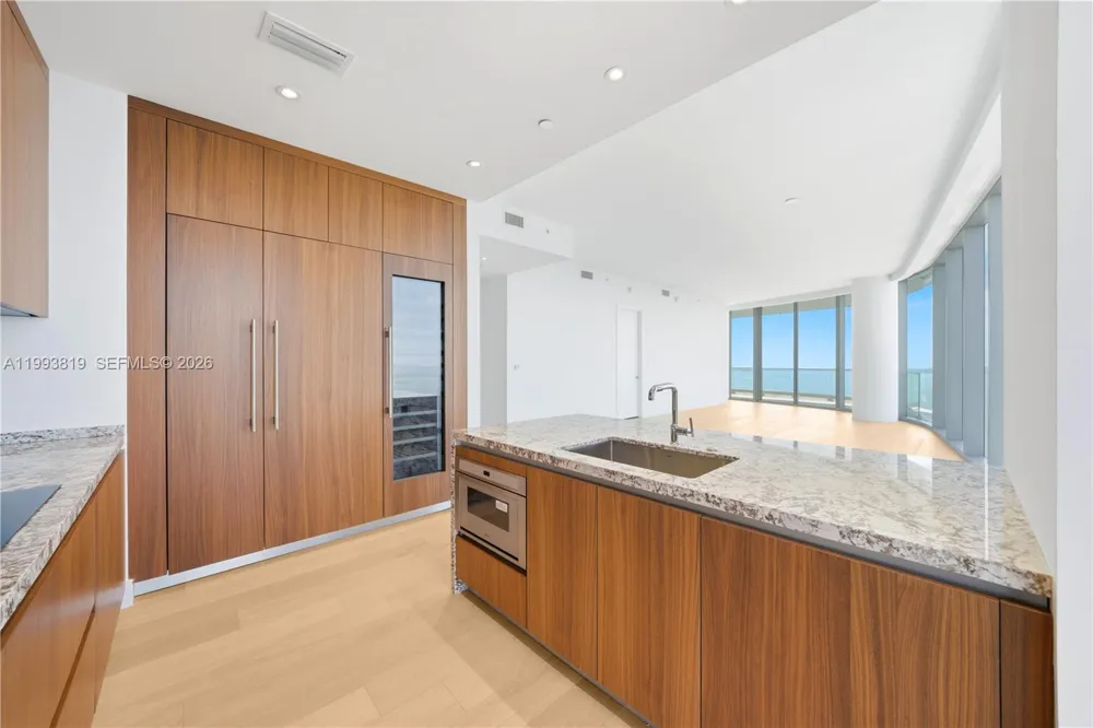 175 SE 25th Road #3102 Miami, FL 33129