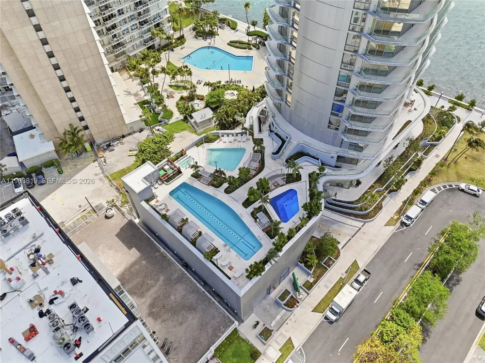 175 SE 25th Road #3102 Miami, FL 33129