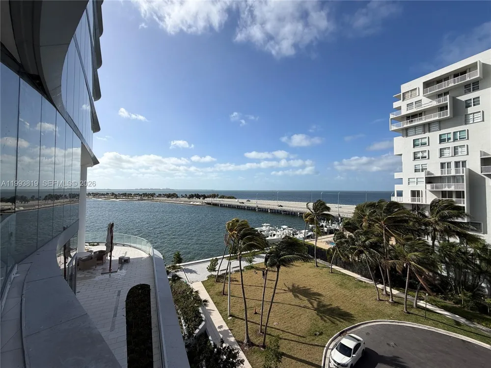 175 SE 25th Road #3102 Miami, FL 33129