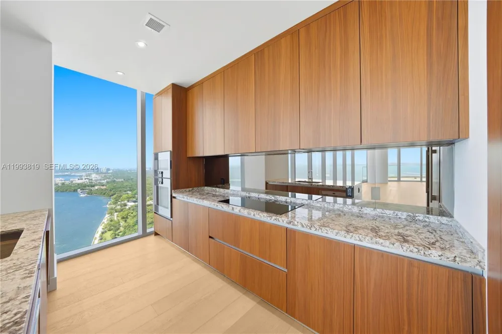 175 SE 25th Road #3102 Miami, FL 33129