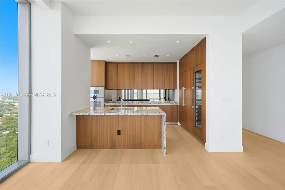 175 SE 25th Road #3102 Miami, FL 33129
