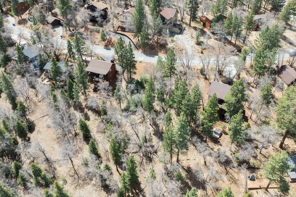 1530 Tuolumne Road Big Bear City, CA 92314