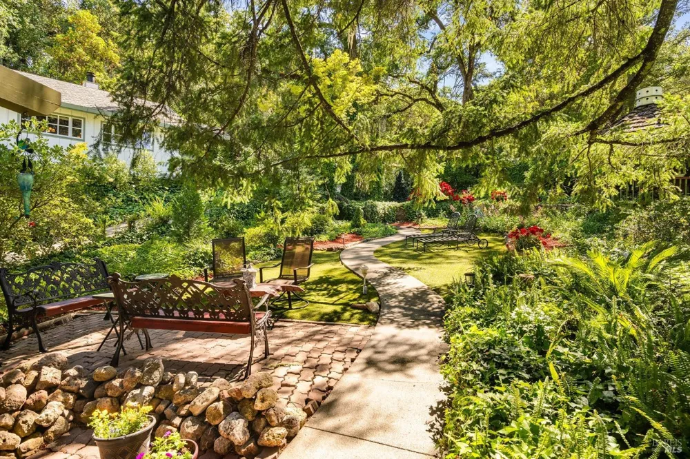 3037 Foothill Boulevard Calistoga, CA 94515