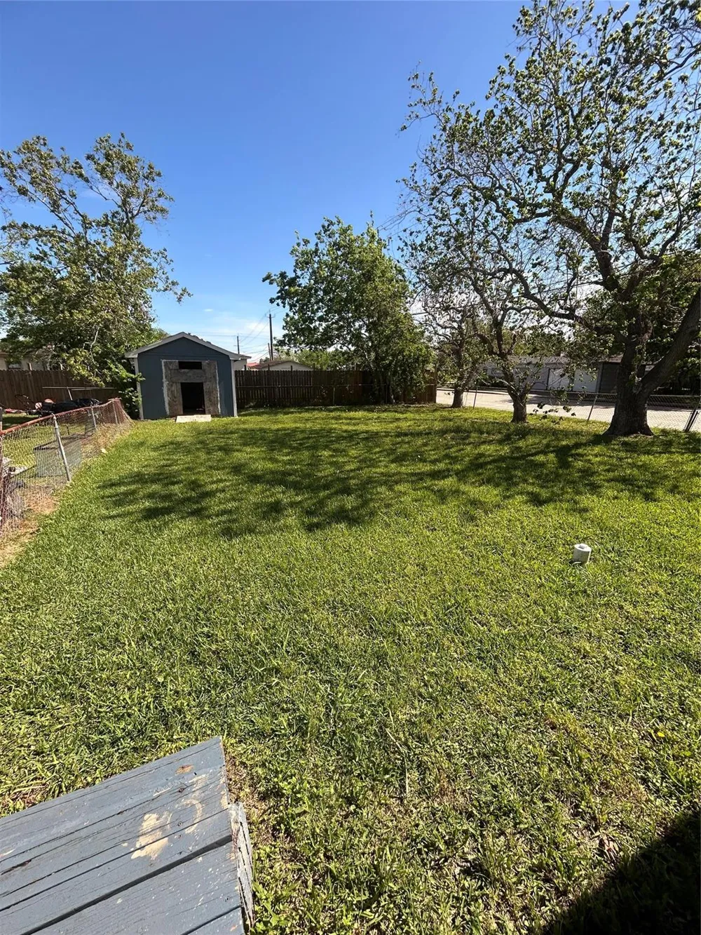 1102 W 10th Street Freeport, TX 77541