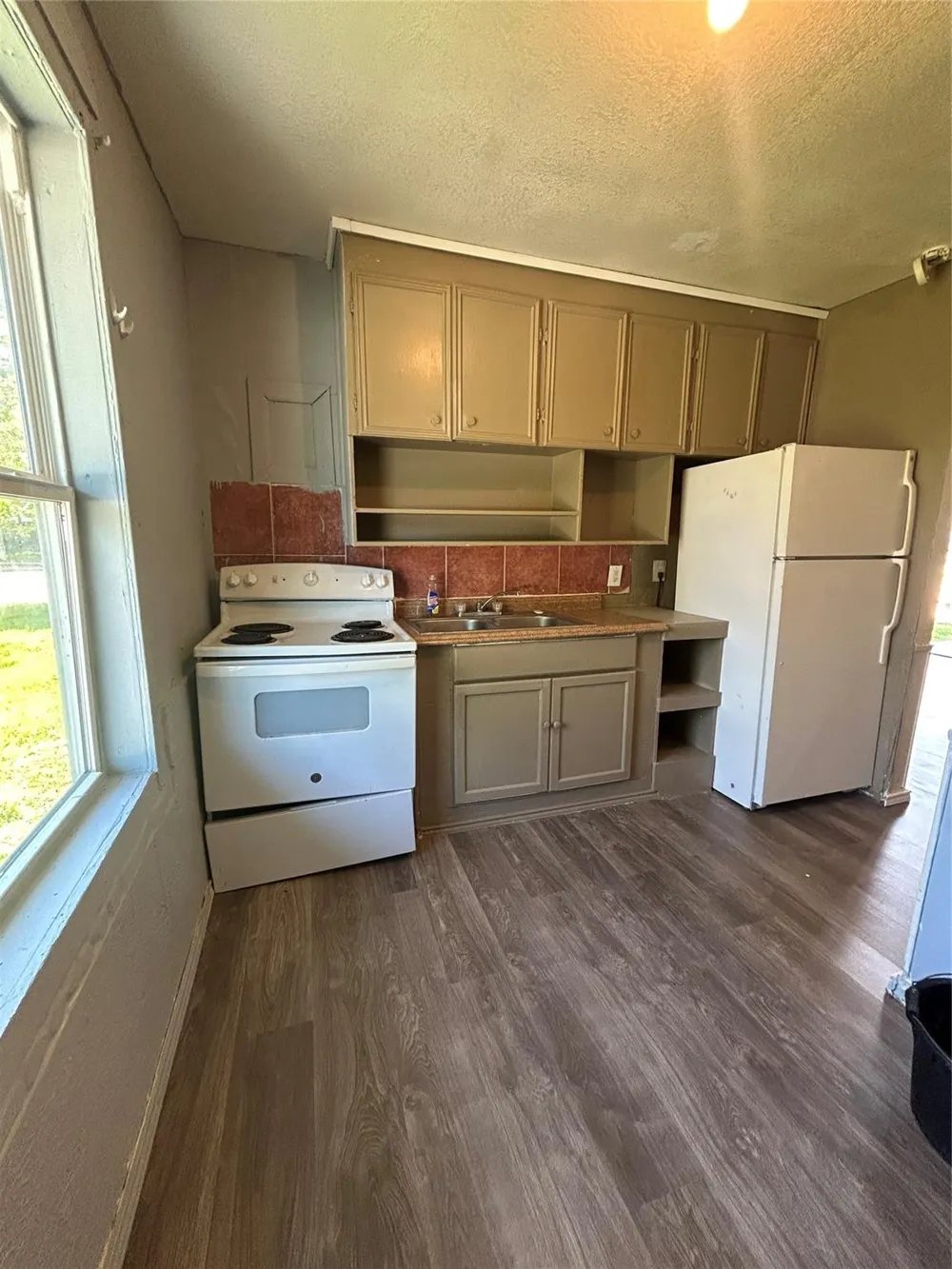 1102 W 10th Street Freeport, TX 77541