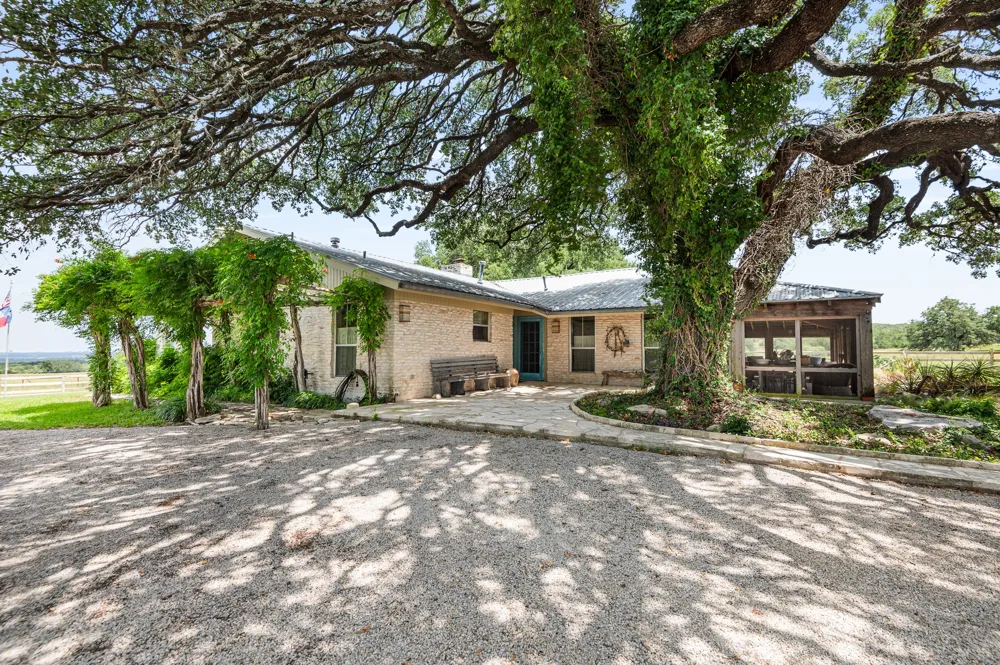 CR 409 Spicewood, TX 78669
