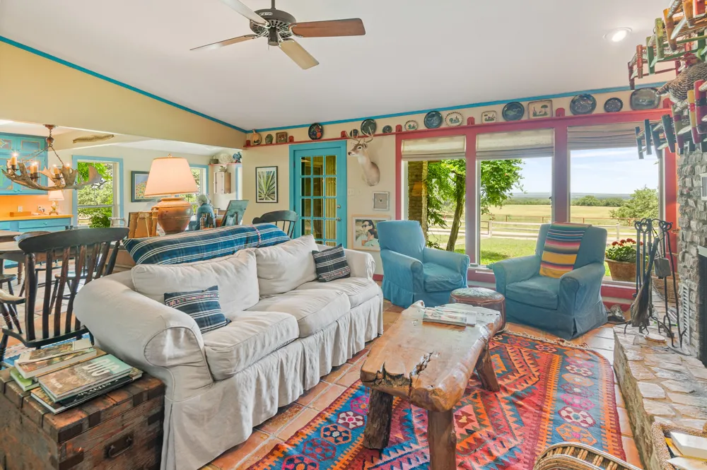 CR 409 Spicewood, TX 78669