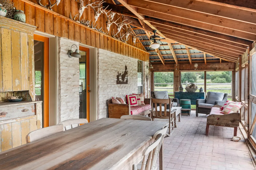 CR 409 Spicewood, TX 78669