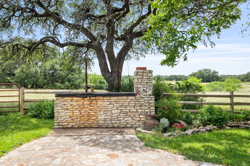 CR 409 Spicewood, TX 78669