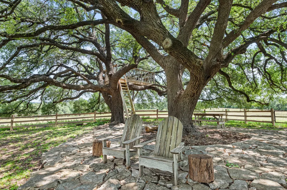 CR 409 Spicewood, TX 78669