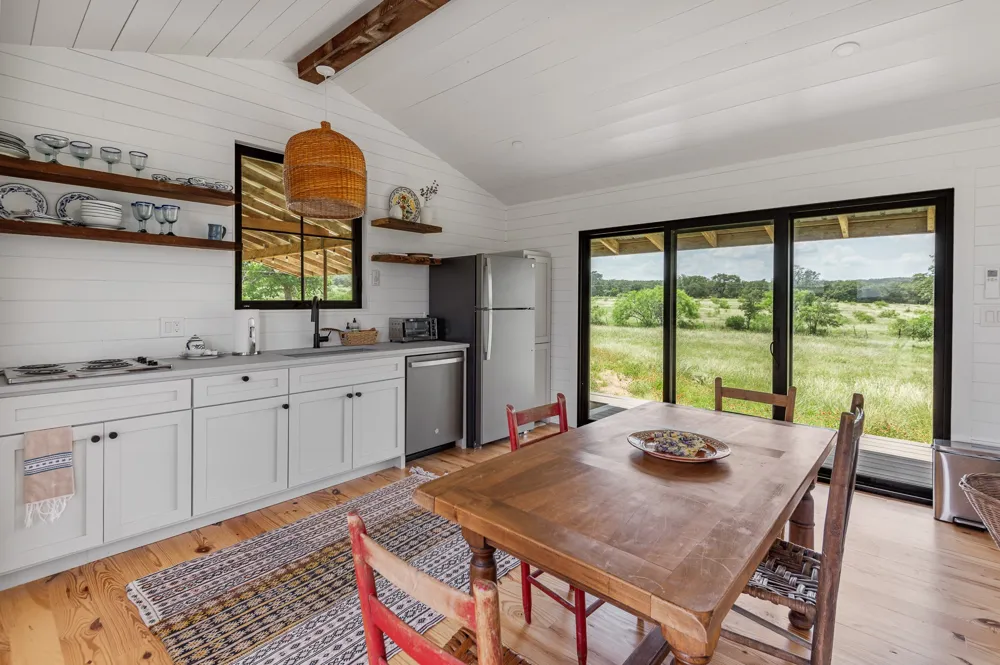 CR 409 Spicewood, TX 78669