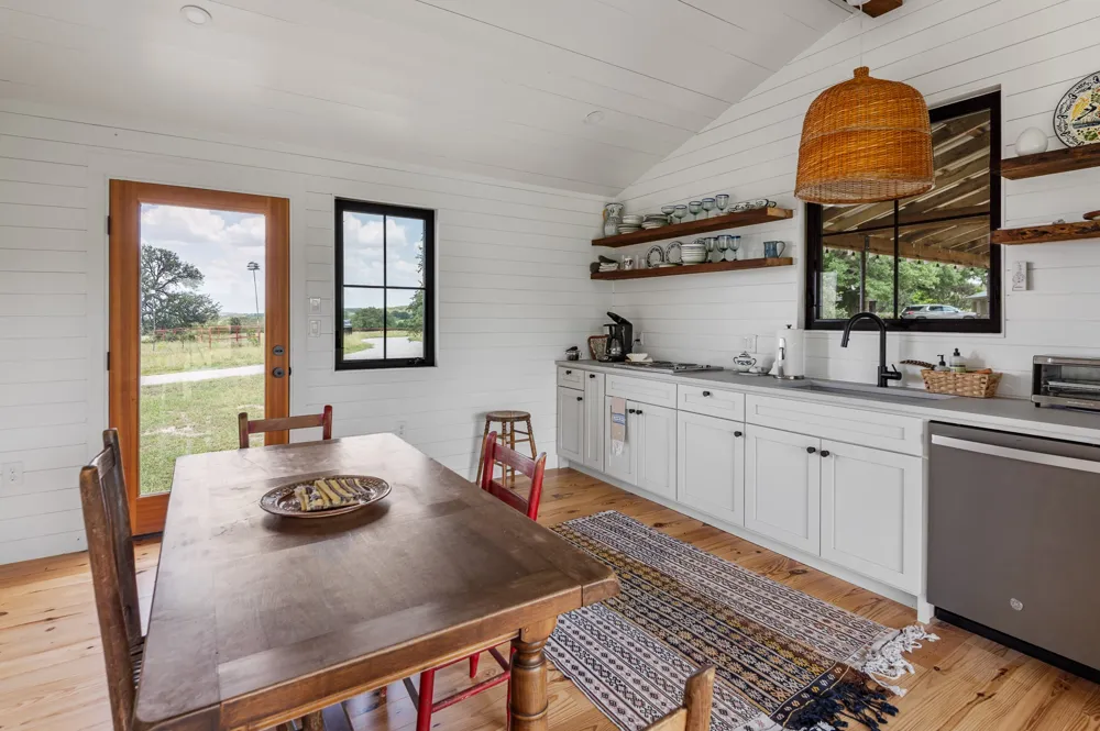 CR 409 Spicewood, TX 78669
